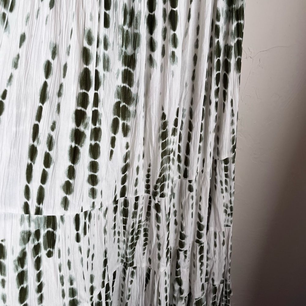 Tie-Dye Green and White Maxi Dress - Sleeveless Summer Style - Picture 6 of 7